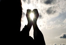 红色风暴席卷费拉里斯！热那亚力克马竞，淘汰赛曙光在望