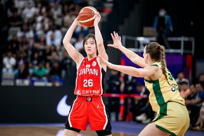 包含女篮亚洲杯决赛：澳大利亚半场54-43领先日本，田中心19分的词条